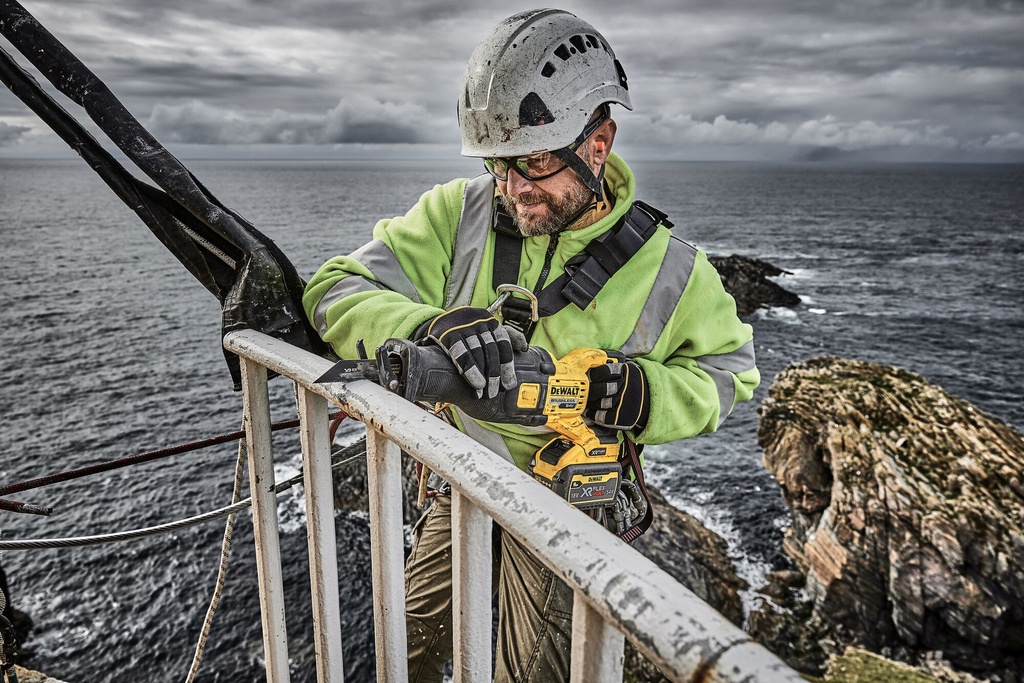 SIERRA RECIPROCA INALAMBRICA 1-1/8" 12 A 0-2900 SPM DCS389X2 DEWALT