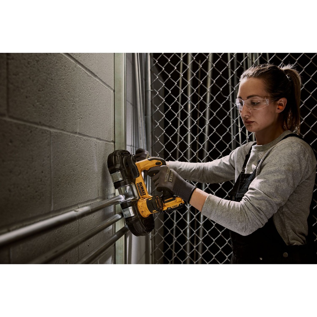 SIERRA CINTA PORTATIL 5" 20V 5.0AH DCS374P2 DEWALT