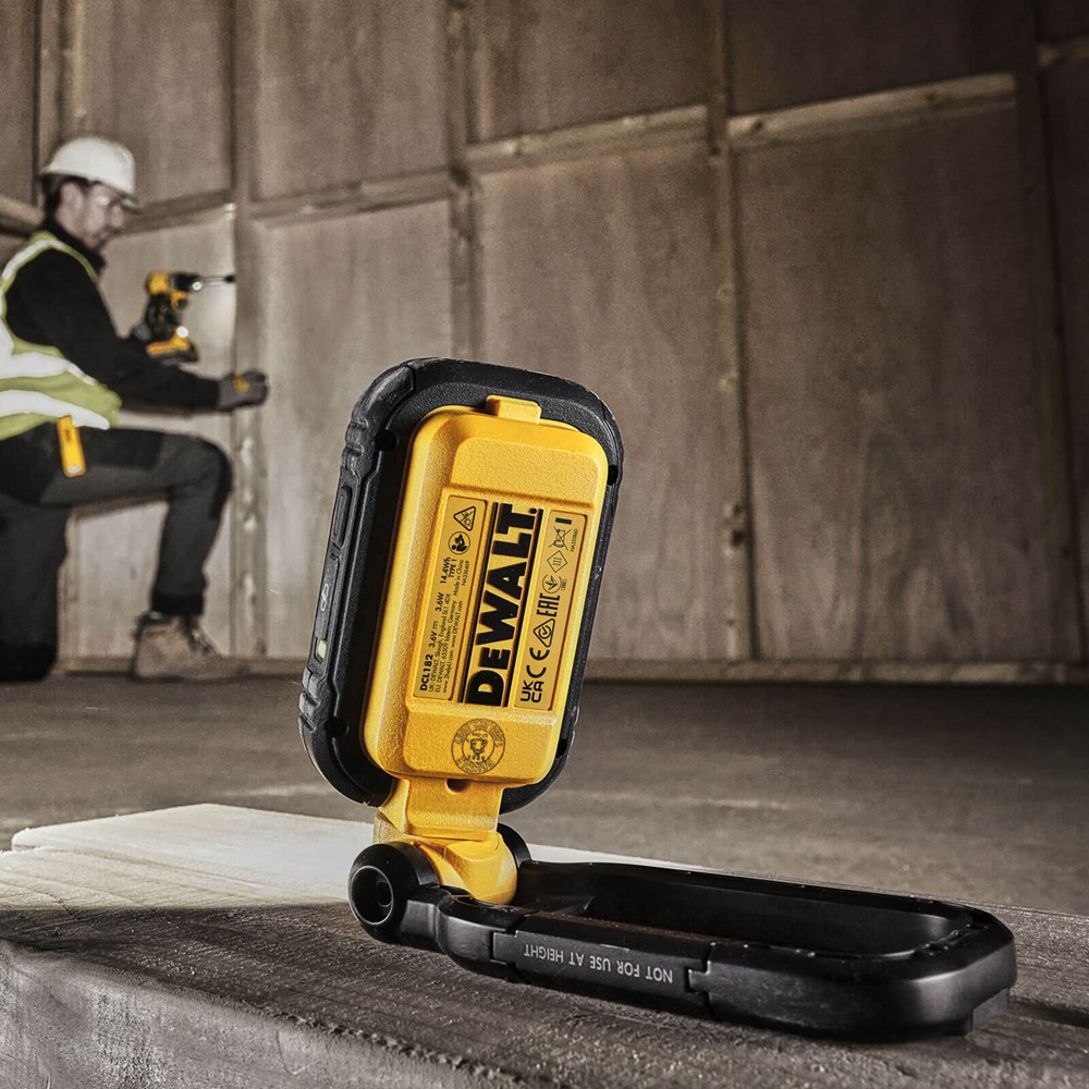 LAMPARA LED RECARGABLE USB CON 1000 LUMENES DCL182 DEWALT